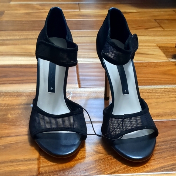 NEW with tag. Zara size 6 heels. Black. - Picture 1 of 7